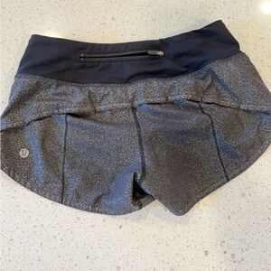Lululemon Women's Size 2 Speed Up Short 2.5" Luminosity Foil Print Black/Silver